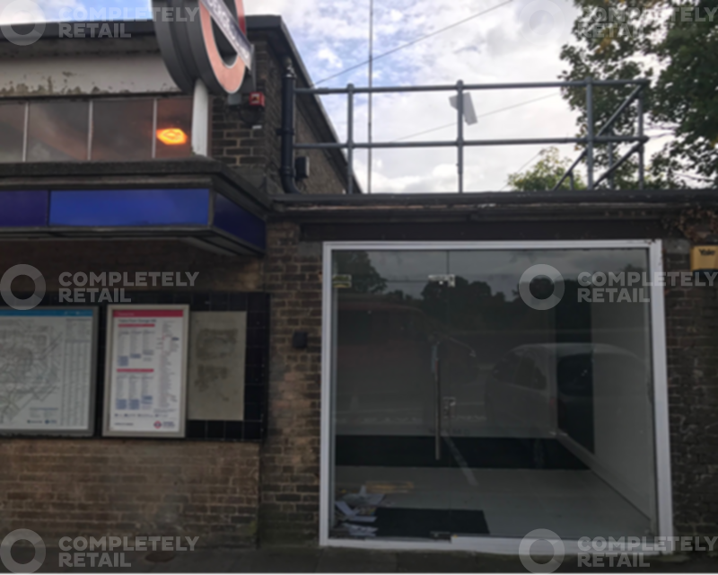 Shop to rent Kiosk, Manor Road, Chigwell, IG7 5QB, Grange Hill