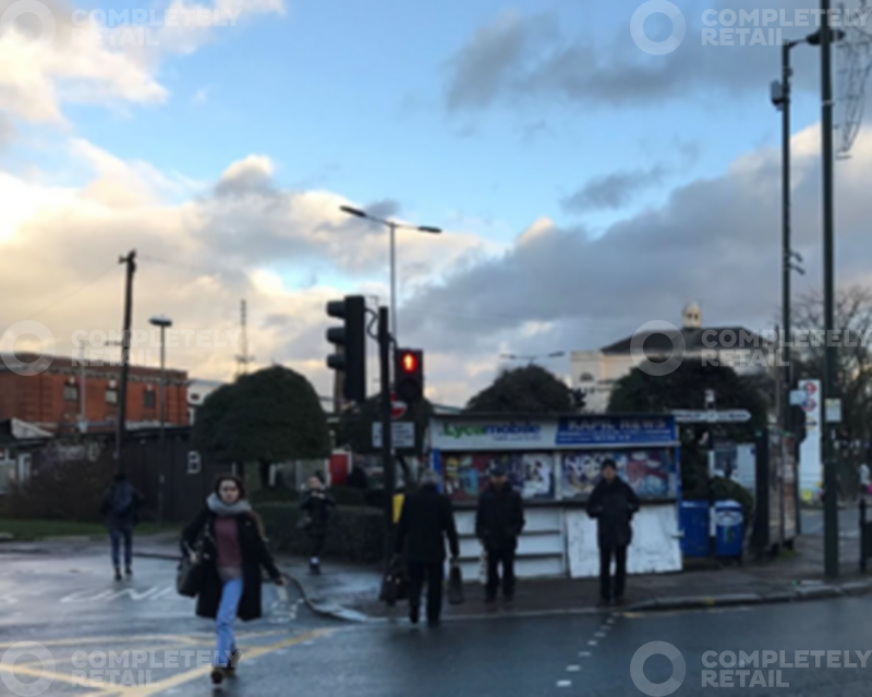 Kiosk at Golders Green Underground Station, Golders Green Underground Station, London - Picture 2018-01-25-15-39-21