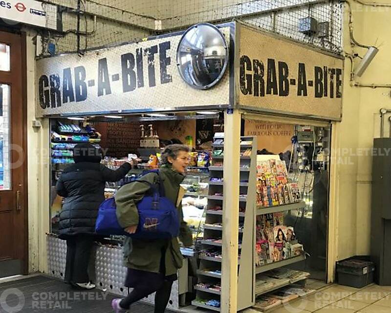 Kiosk at Putney Bridge Ticket Hall, Putney Bridge Underground Station, Purley - Picture 2019-03-26-16-27-27
