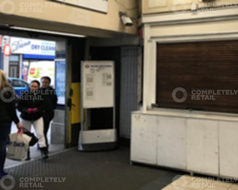 Kiosk at West Kensington Station, West Kensington Station, Kensington - Picture 2018-03-13-17-44-55