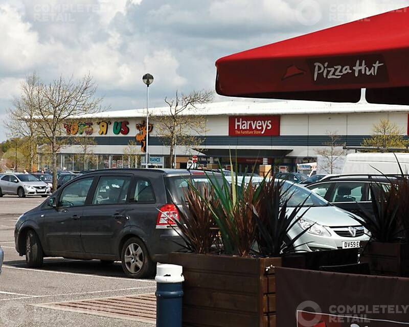 Brighton Hill Retail Park - Picture 8