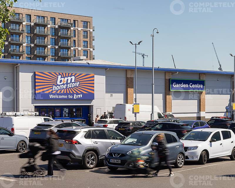 Merrielands Retail Park 04