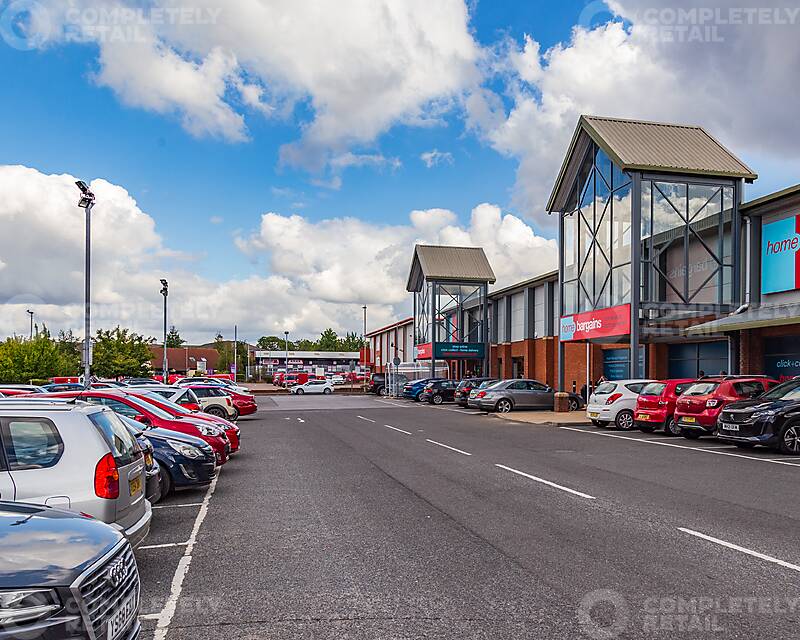 Quedgeley Retail Park, Gloucester - Picture 2022-11-30-16-02-34