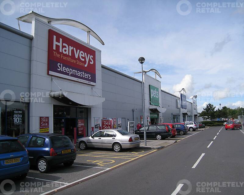 Wessex Gate Retail Park - Picture 11