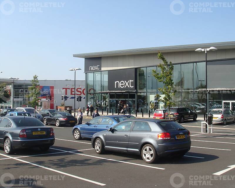 Evesham Shopping Park - Picture 3