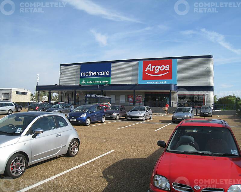 Carisbrooke Retail Park - Picture 2