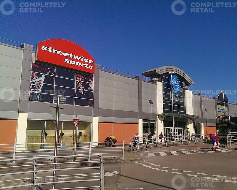Middleton Shopping Centre - Picture 6