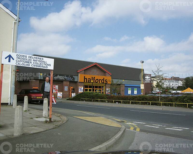 CR_RW_5189_Mount_Street_Halfords_Wrexham_picture_1