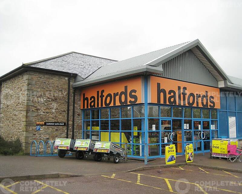 CR_RW_5523_Station_Road_Halfords_Barnstaple_picture_1